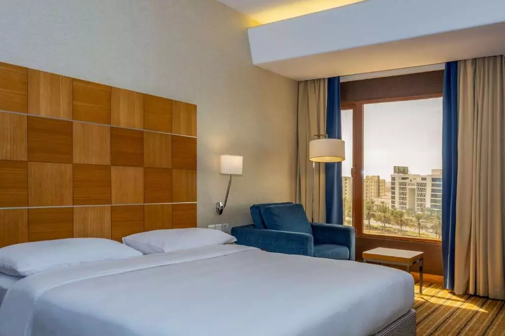 Golden Tulip Muscat